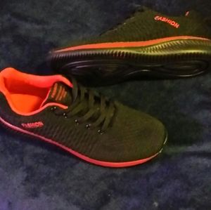 Mens outdoor running shoes